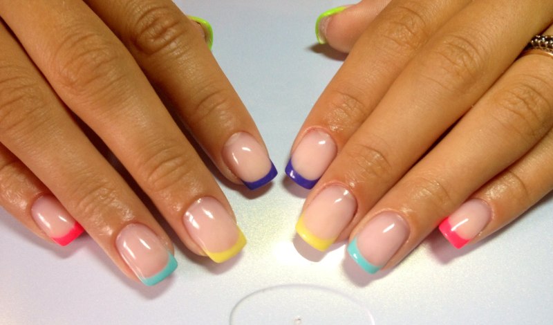Яркий френч на молочке