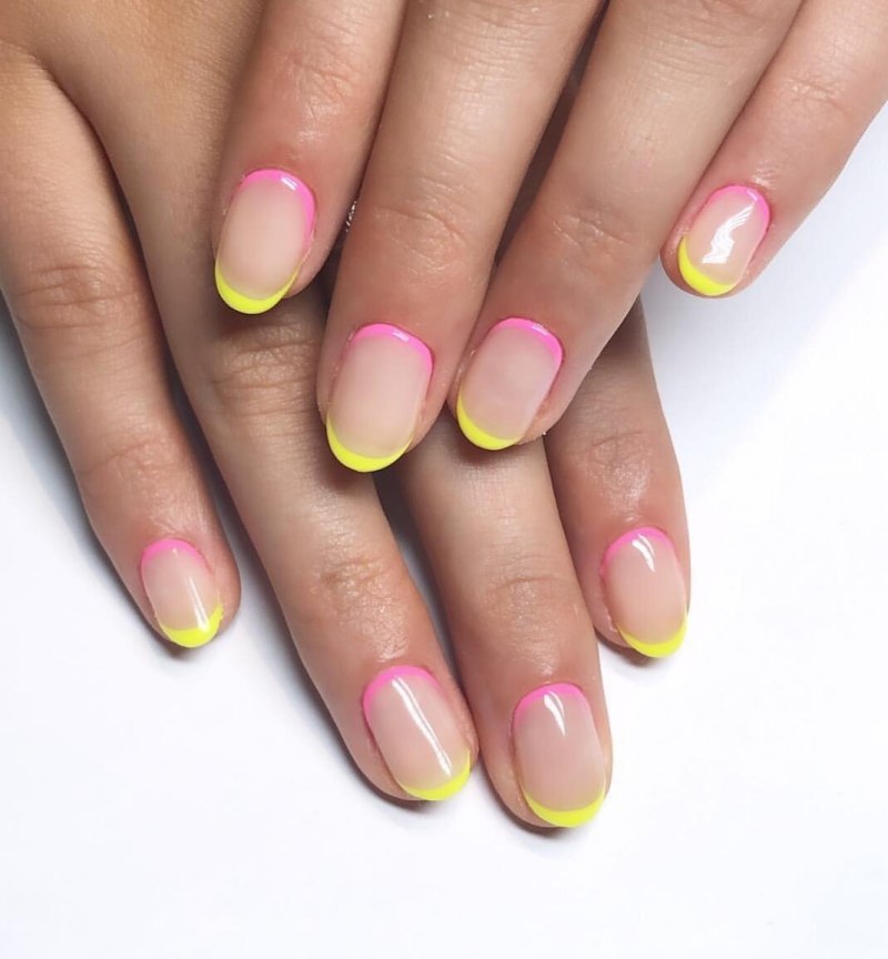 Французский маникюр цветной