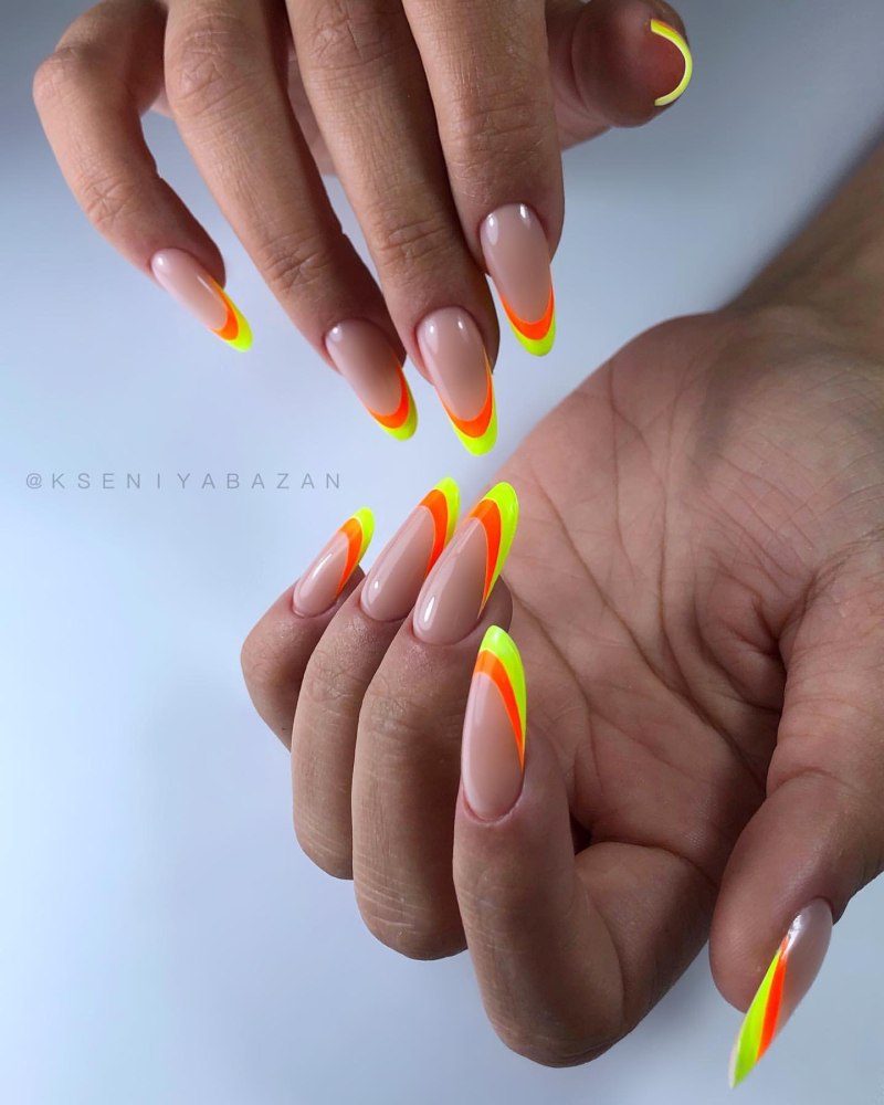 Французский маникюр цветной