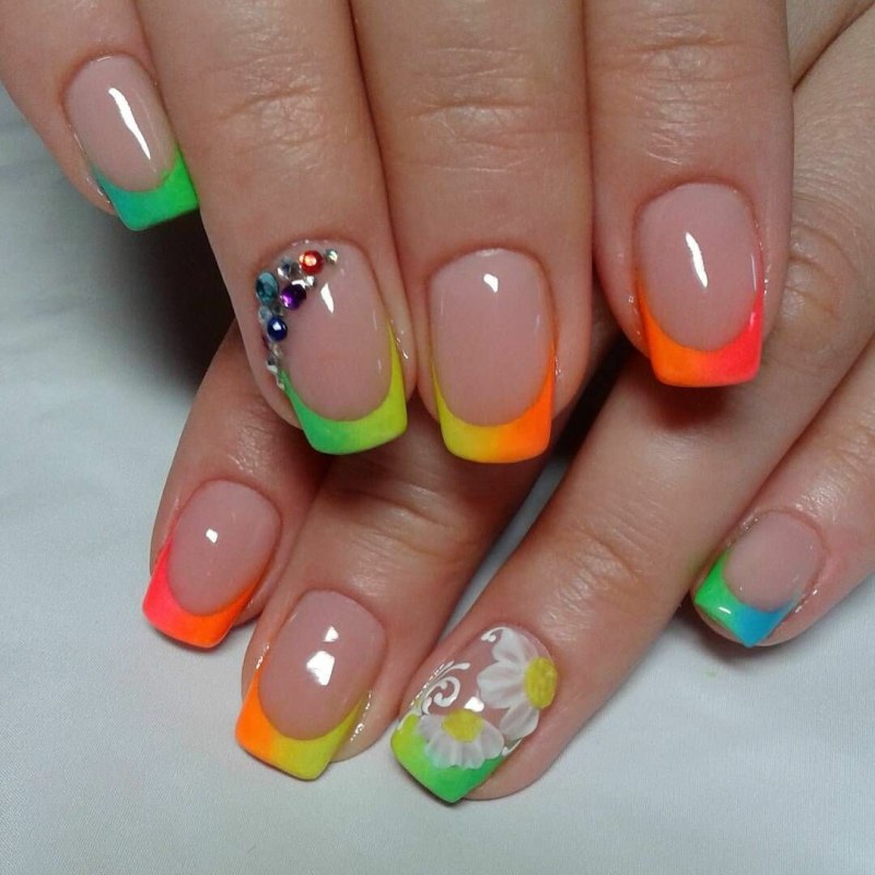 Маникюр разноцветный френч