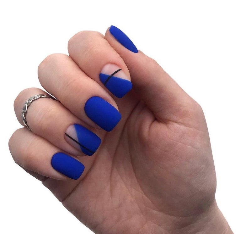 Синий матовый маникюр 2021