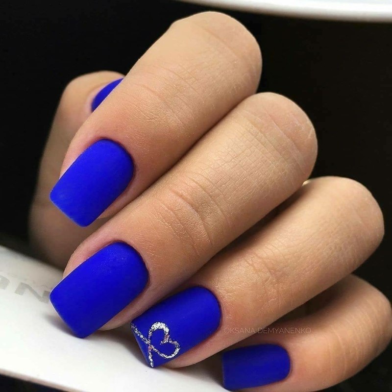Синий маникюр 2021 миндаль