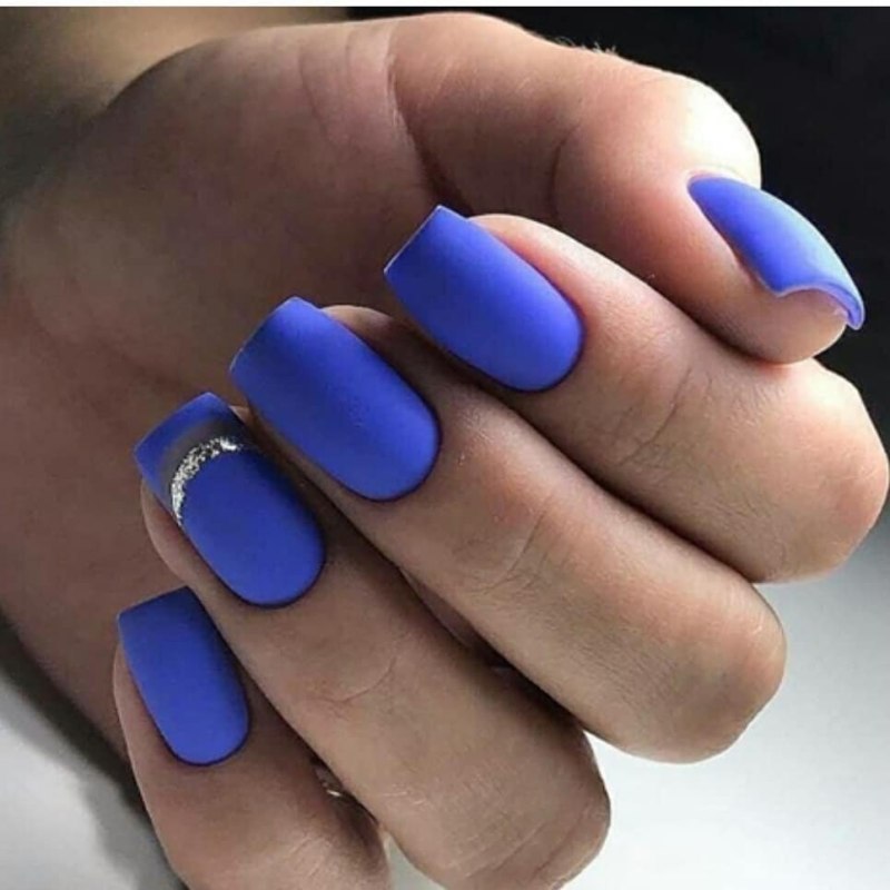 Маникюр синий с черным