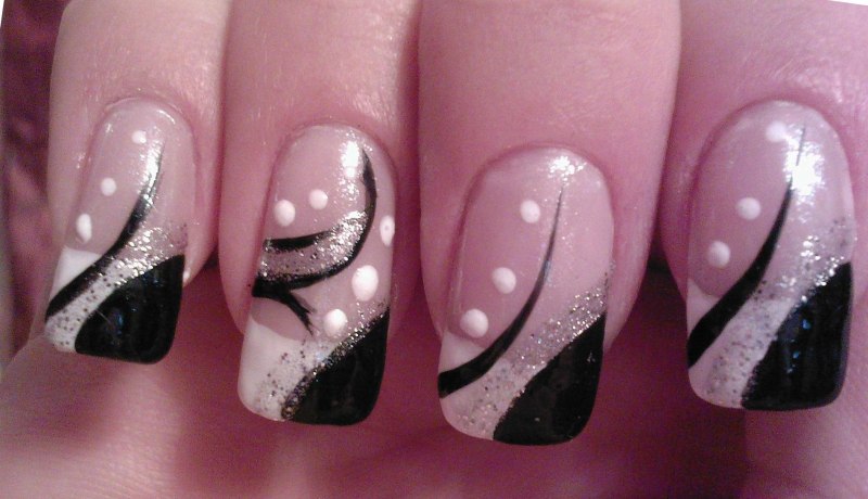 Маникюр френч с рисунком фактурами