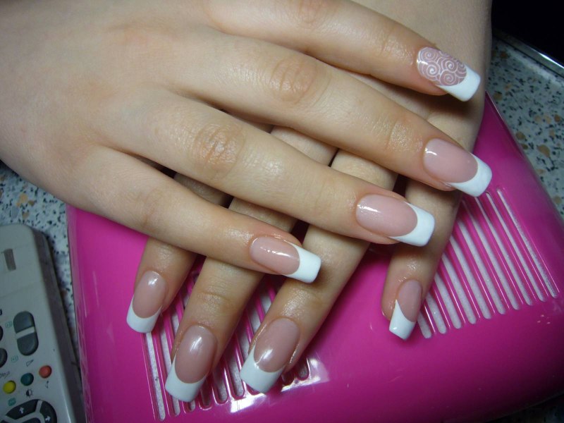 Френч пена маникюр