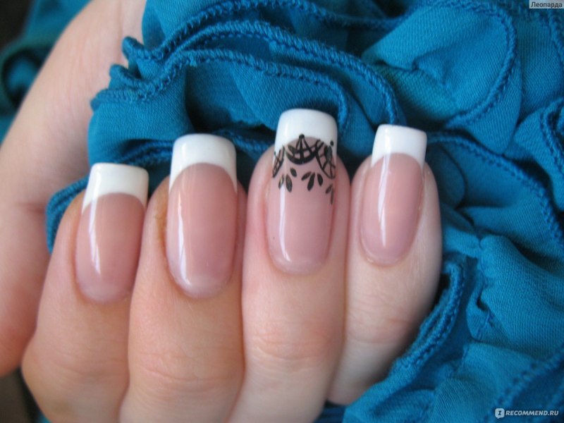 Синий френч на овальных ногтях