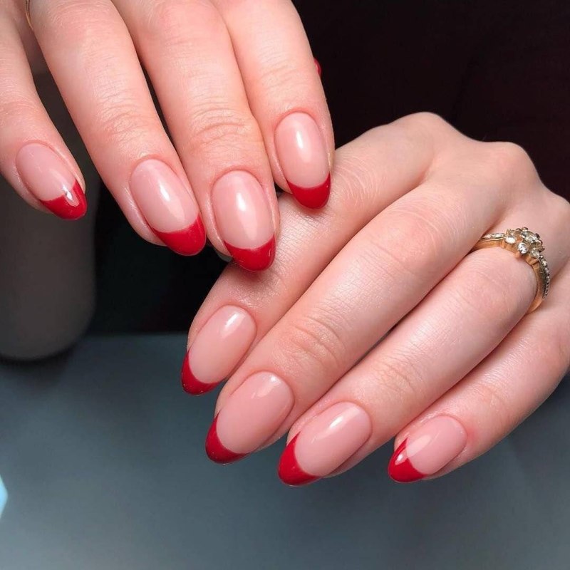 Нежный розовый маникюр френч с птицами