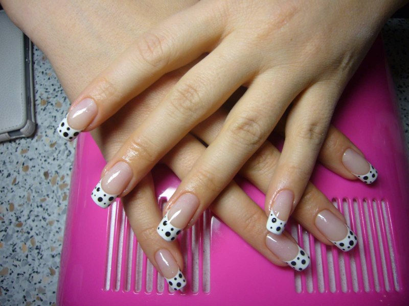 Маникюр на квадратные ногти френч с ромашками