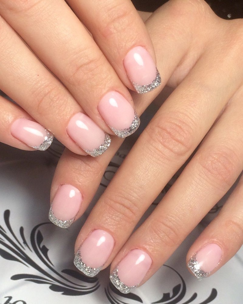 Французский маникюр цветной