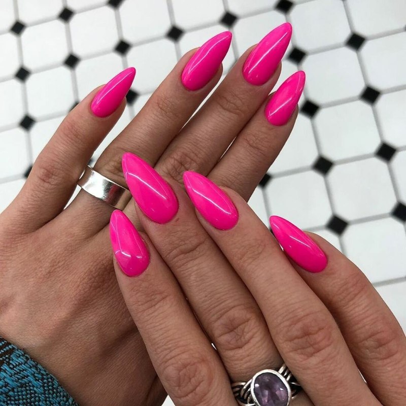 Ногти яркие летние миндаль