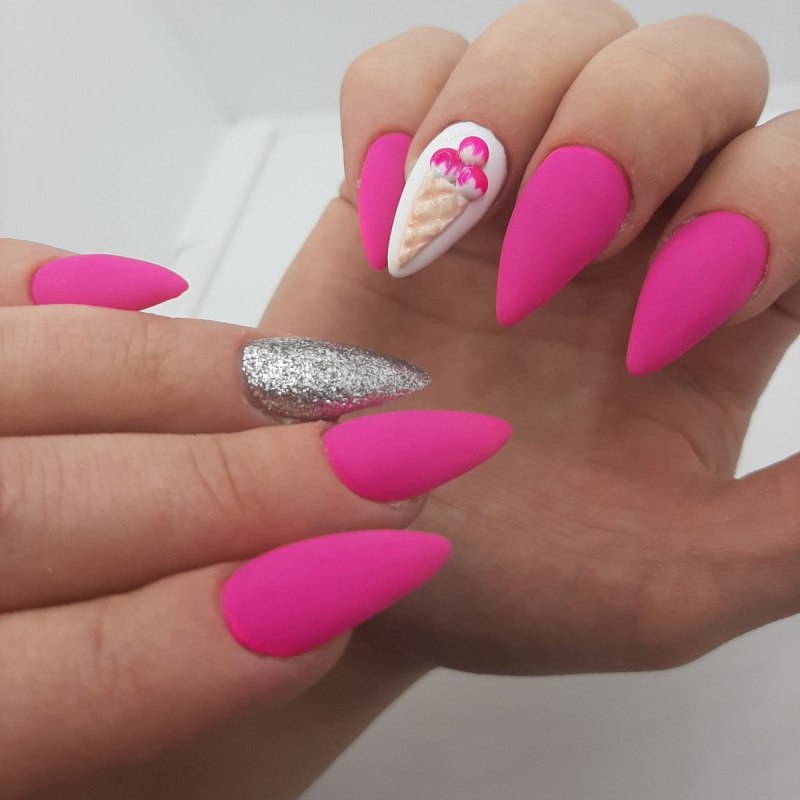 Ногти острые яркие