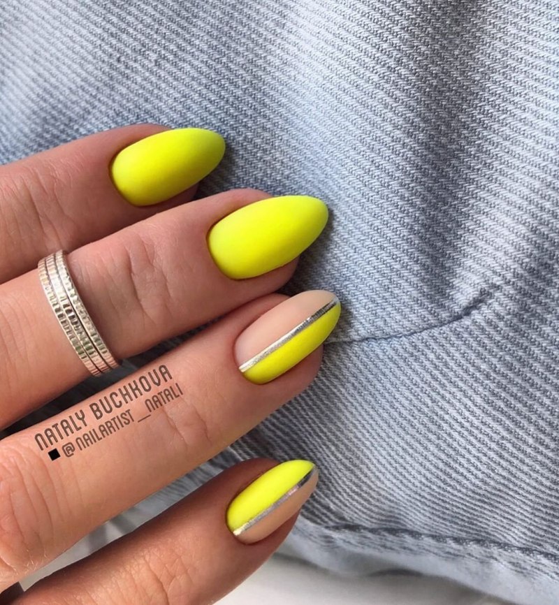 Маникюр дизайн миндаль яркий черный маникюр