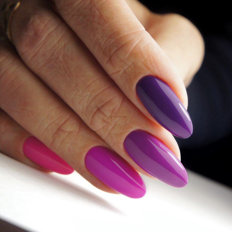 Маникюр фуксия миндаль 2022