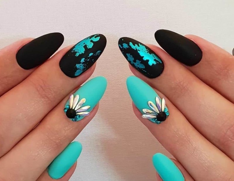 Радужный маникюр