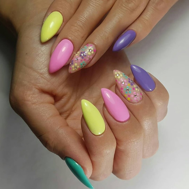 Розово-оранжевый маникюр