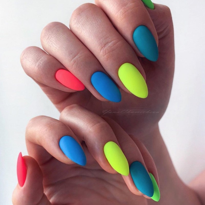 Ногти миндаль 2021фуксия