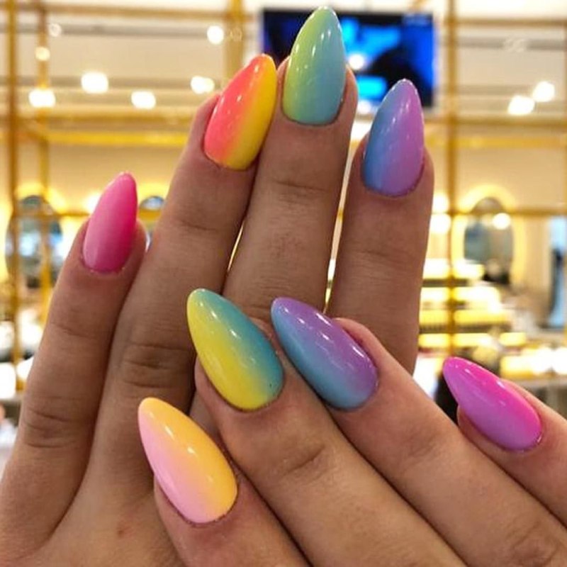 Разноцветный маникюр