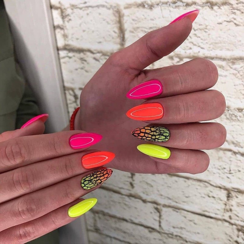 Яркие ногти 2020