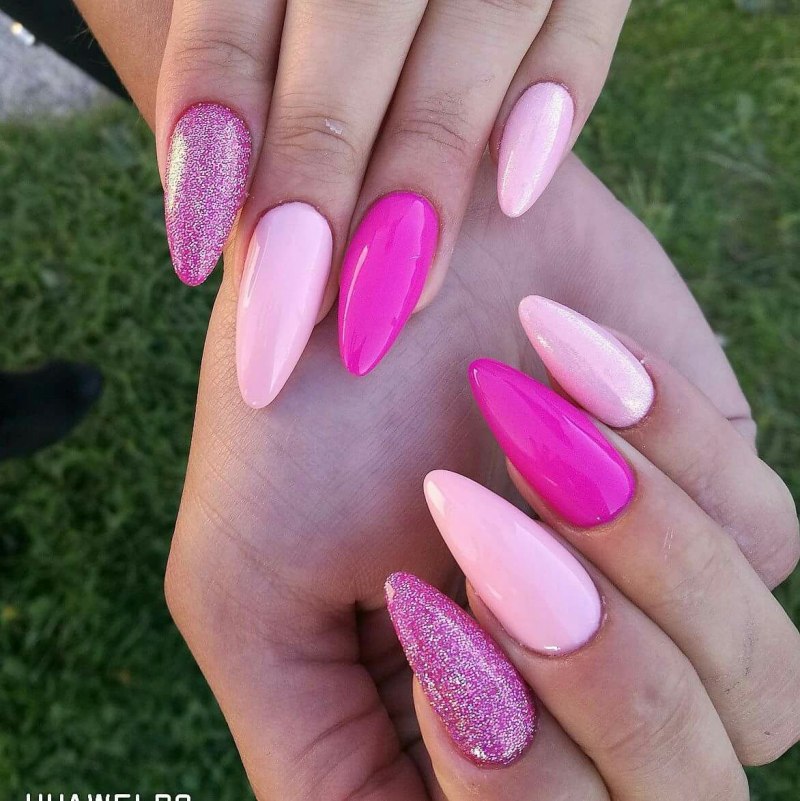 Длинные розовые ногти