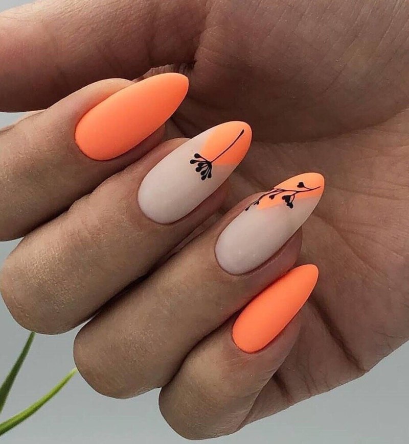 Жёлтый маникюр