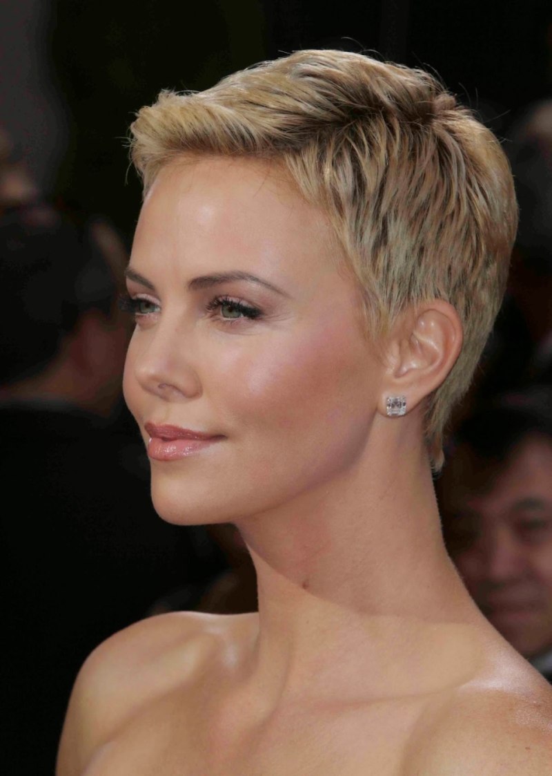 Многоступенчатая стрижка на короткие волосы