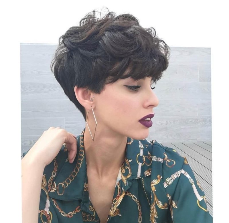 Короткие стрижки Пикси на кудрявые волосы 2021