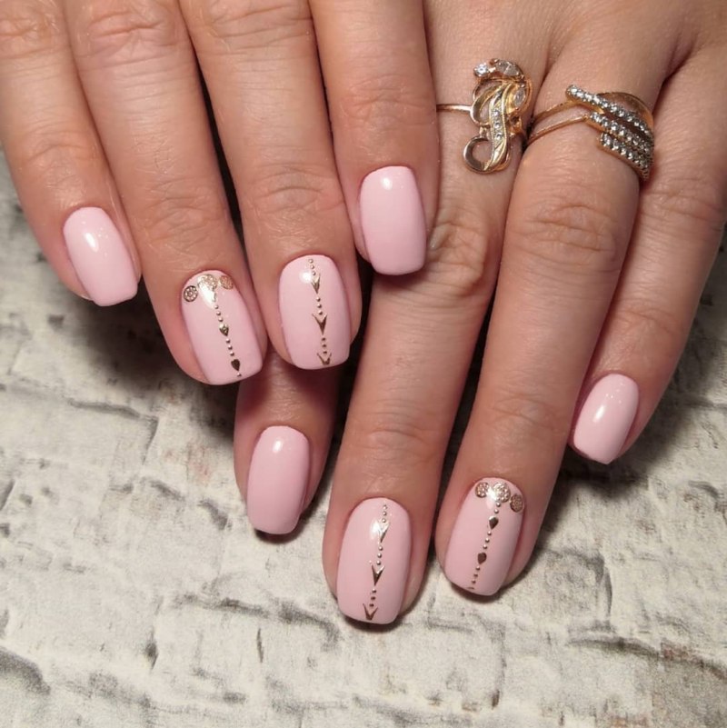 Нежный маникюр для офиса