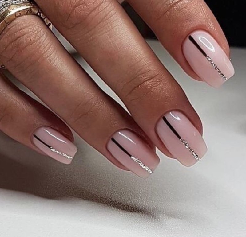 Стильный маникюр для офиса