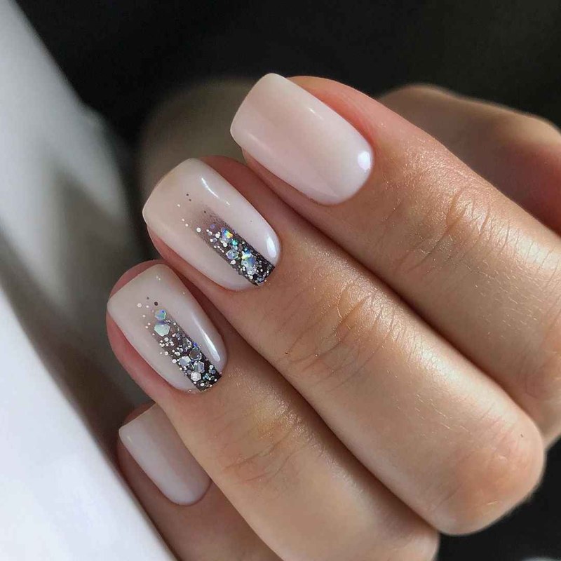 Молочный маникюр