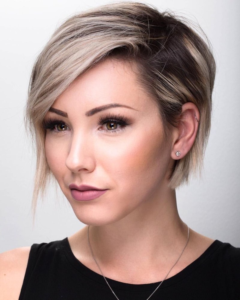 Шарлиз Террон фото с короткой стрижкой