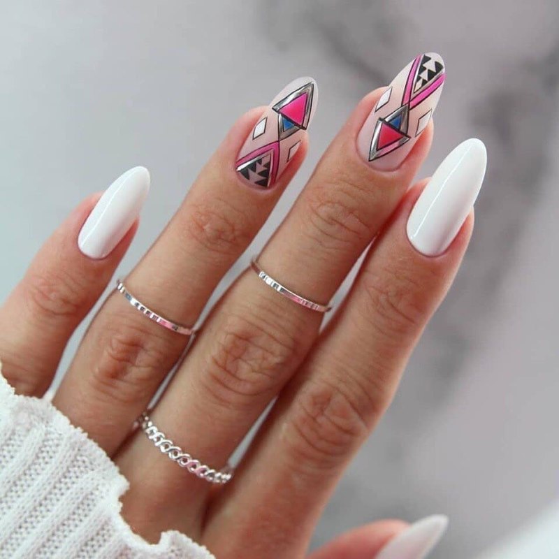 Маникюр на миндальные ногти