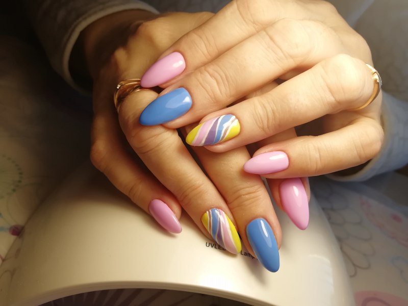 Маникюр разноцветные ногти