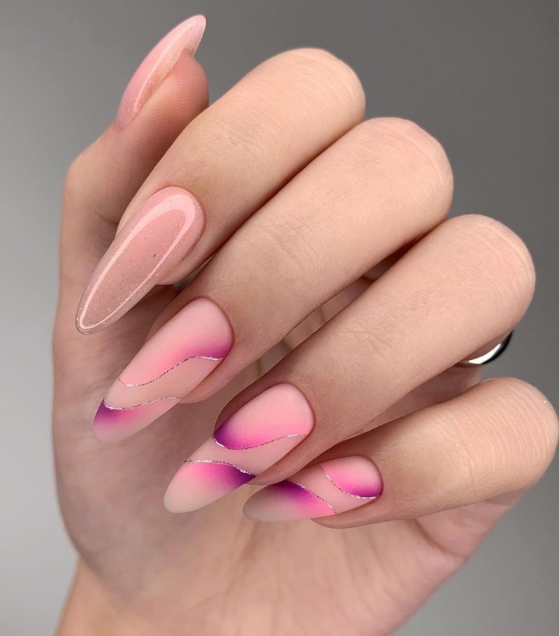 Летний медальный маникюр