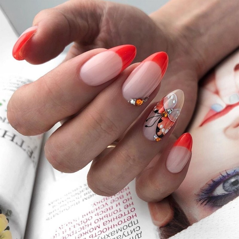 Маникюр на миндальные ногти лето