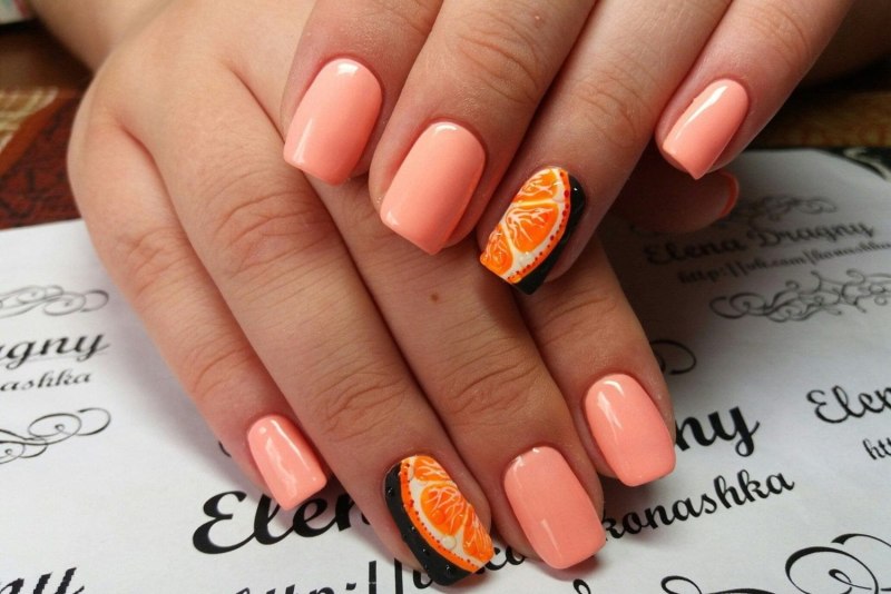 Ногти кораллового цвета