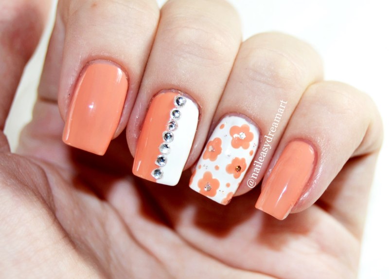 Персиковый маникюр