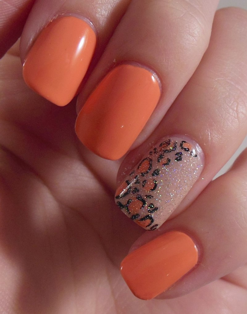 Коралловый маникюр