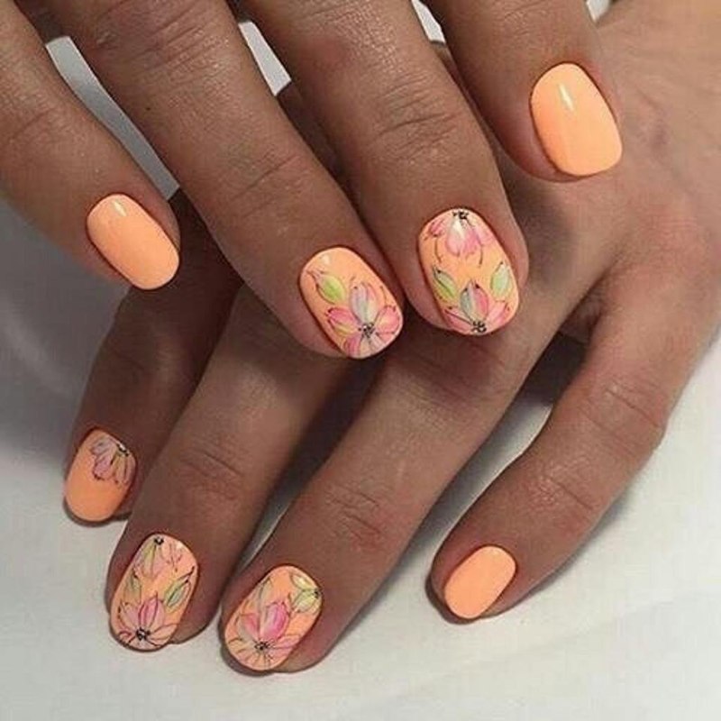 Персиковый маникюр