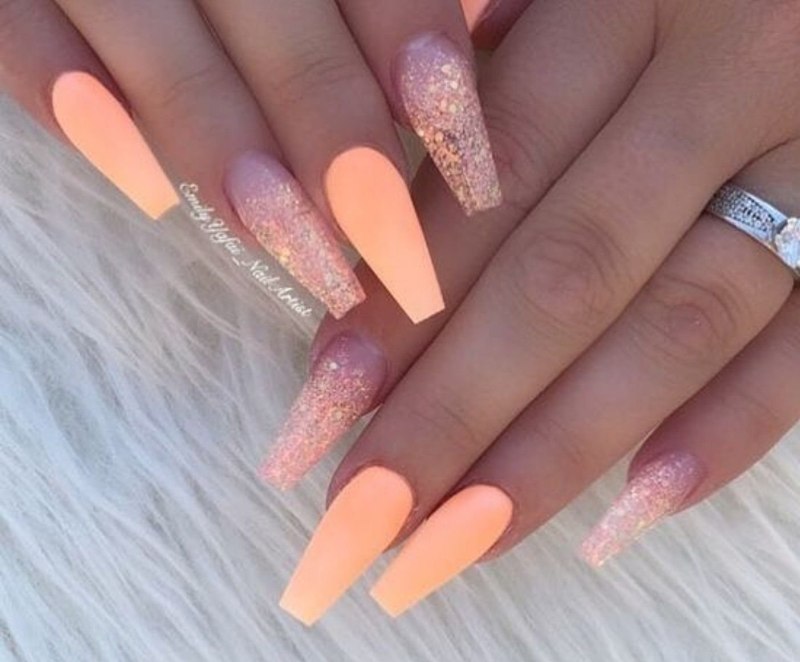 Розово-оранжевый маникюр