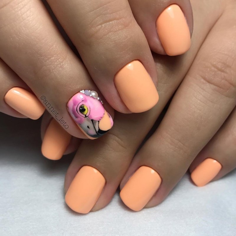 Ногти коралловые с полосками