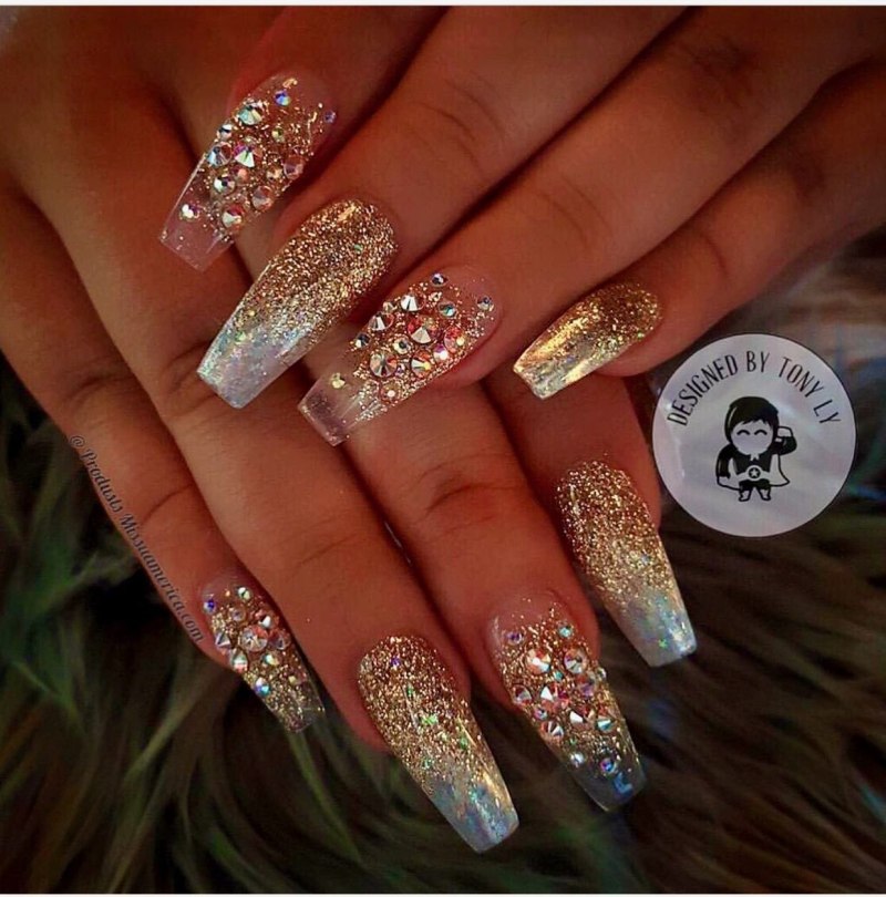 Маникюр с блестками