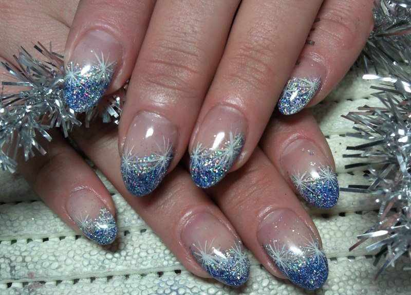 Маникюр с блестками