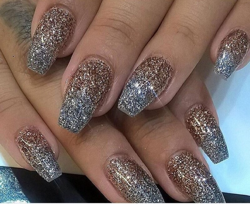 Нежные новогодние ногти