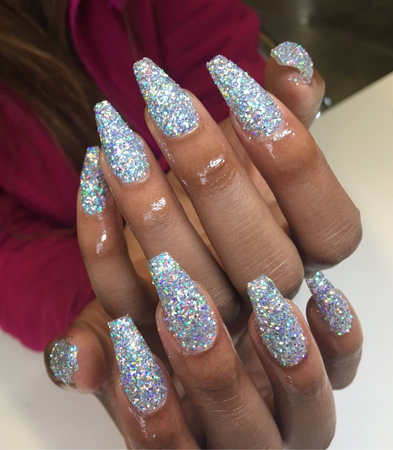 Новогодний маникюр френч с блестками