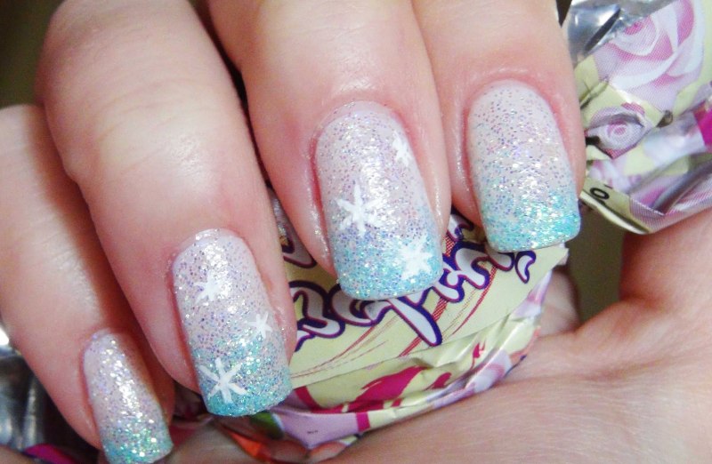 Маникюр со стразами и бл