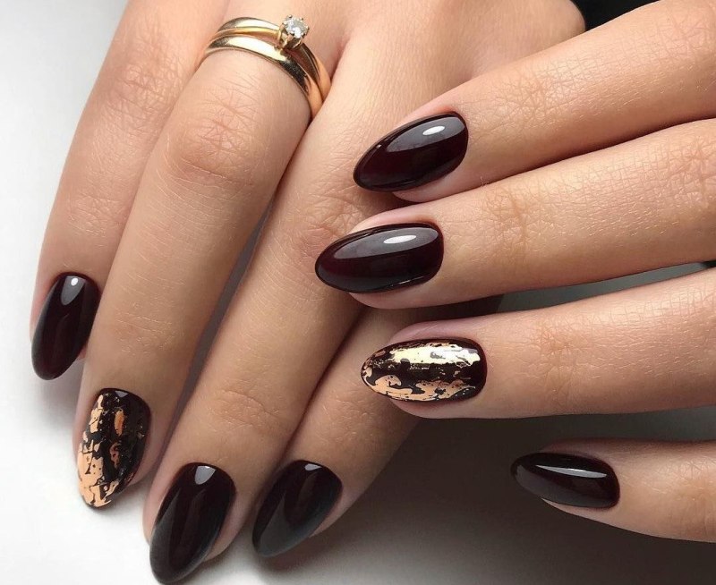 Ногти коричневые