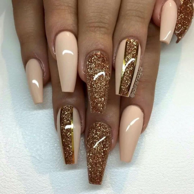 Маникюр коричневый матовый