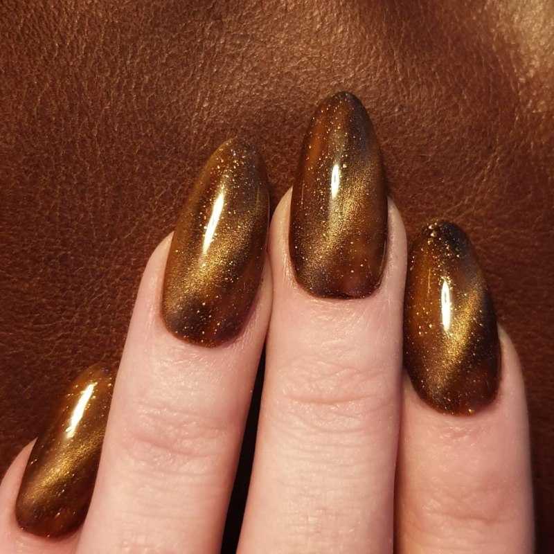 Маникюр в коричневых тонах