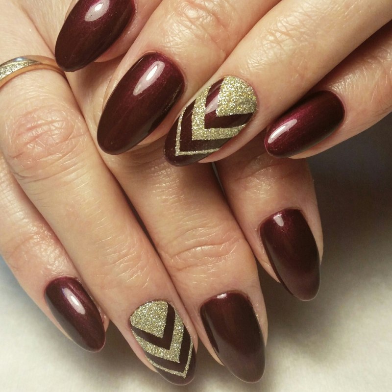 Ногти острые коричневые