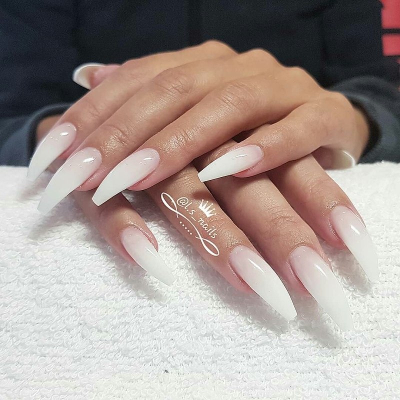 Французский маникюр на длинные ногти